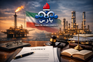 قرارداد حقوقی در کنار تأسیسات نفت و گاز پارس جنوبی با نمادهای داوری و صنعت، مرتبط با الزامات قانونی قراردادهای شرکت نفت و گاز پارس